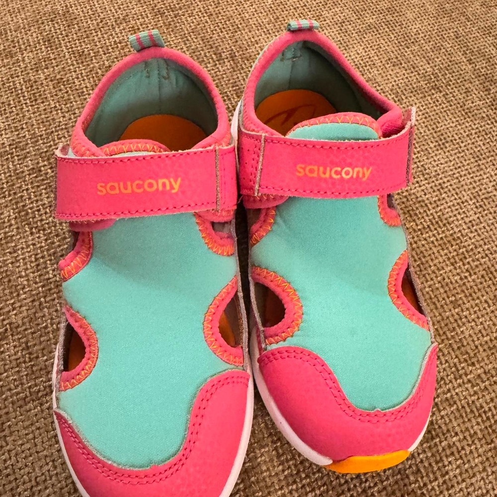 Saucony toddler water shoes 10.5 - Picture 5 of 5